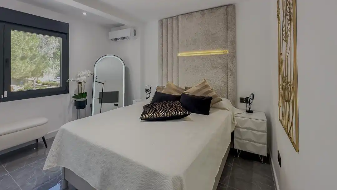 Habitación de Casa adosada en venta en Málaga con Aire acondicionado, Terraza y Amueblado