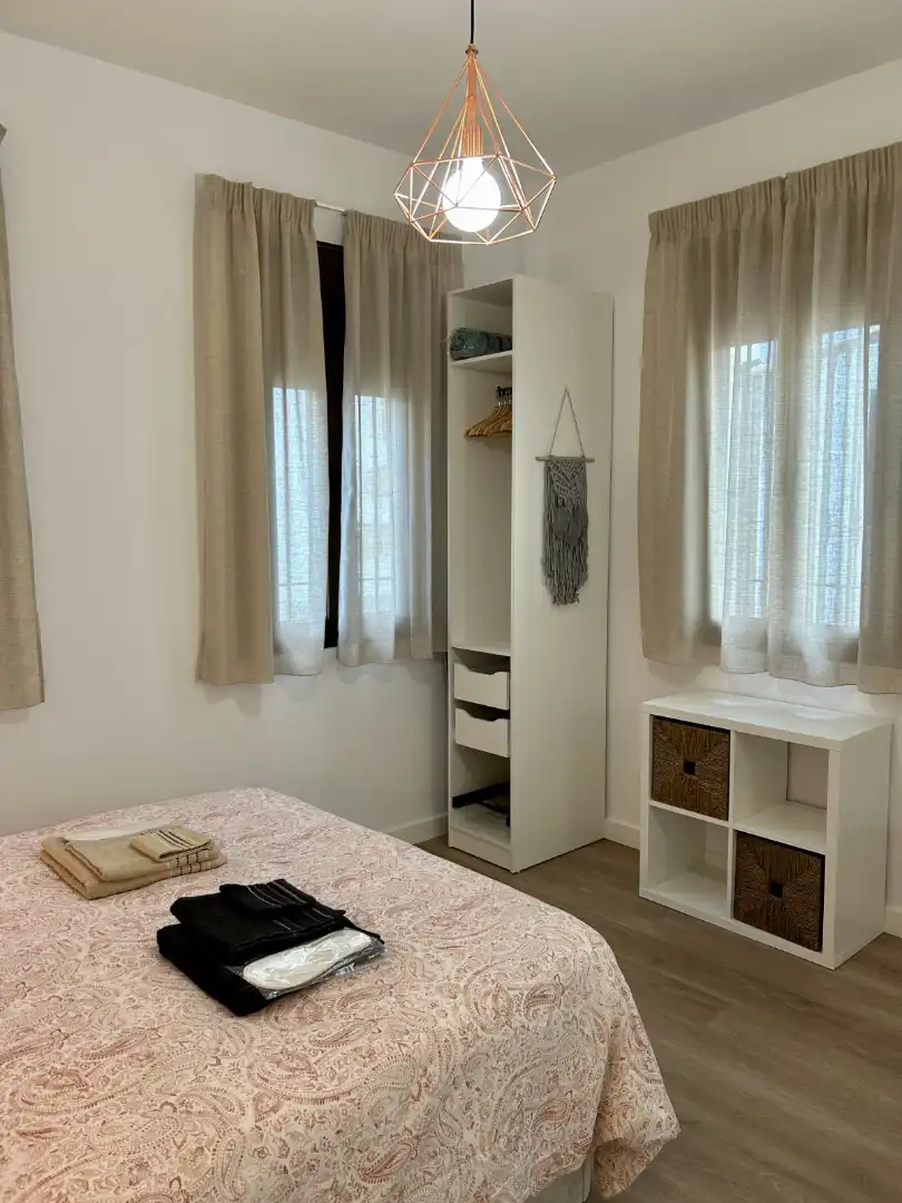 Dormitori de Apartament en venda en Córdoba amb Aire condicionat, Jardí privat i Moblat