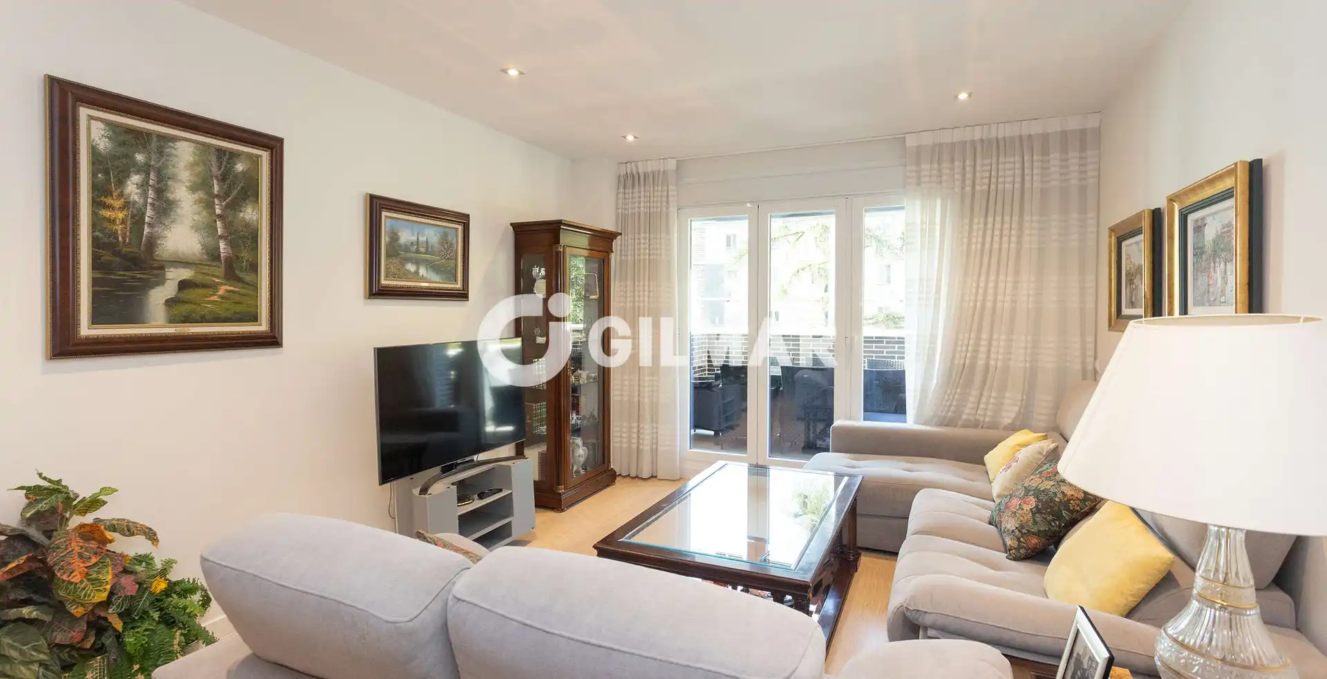 Sala de estar de Piso en venta en Madrid con Calefacción, Trastero y Piscina