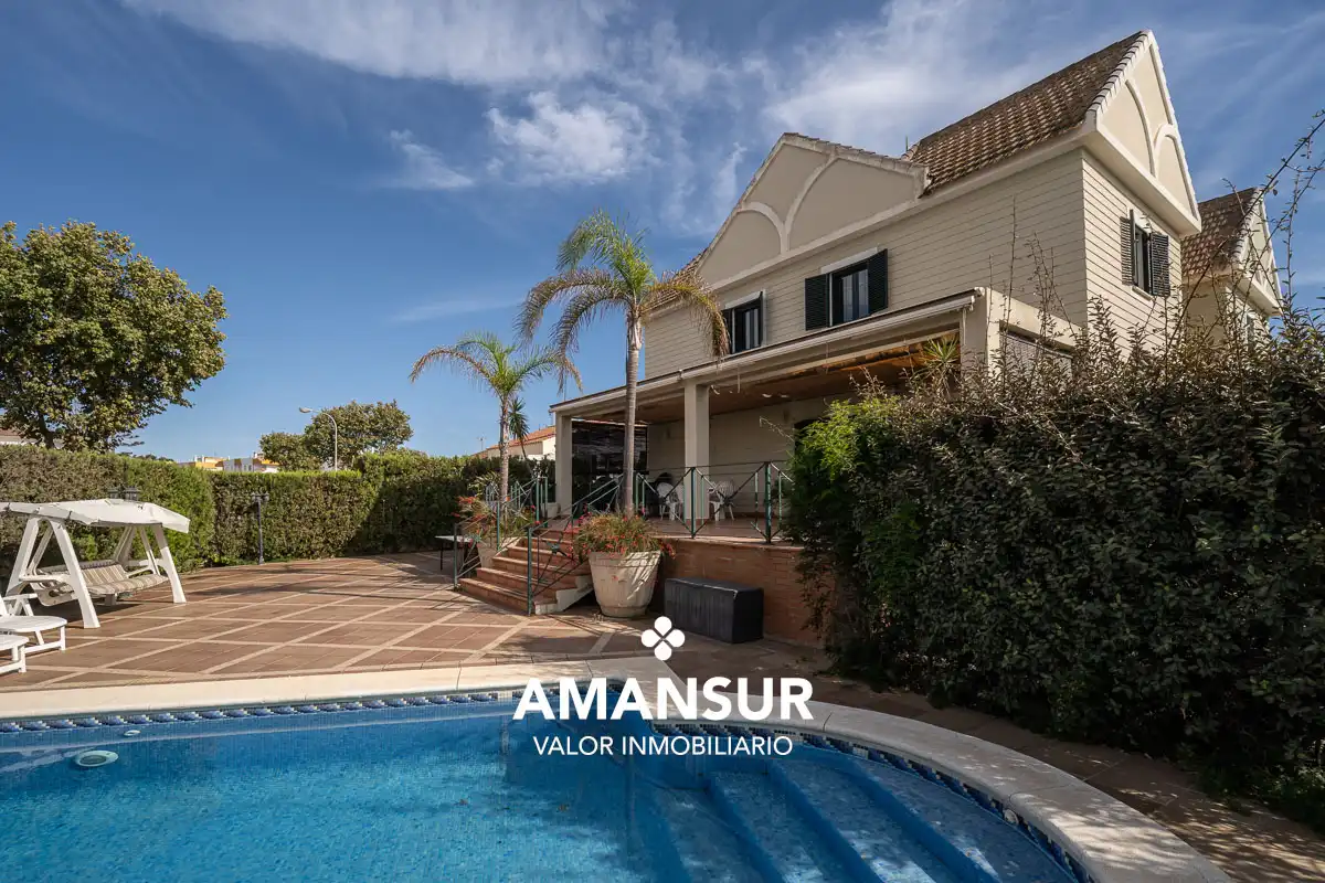 Exterior view of Houses for sale in Punta Umbría  with Heating, Terrace and Swimming Pool