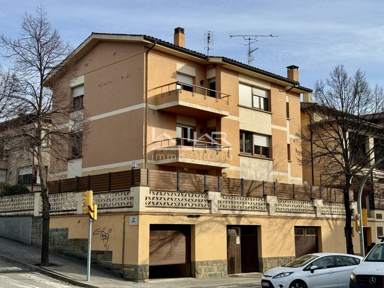 Vista exterior de Pis en venda en Vic amb Calefacció, Terrassa i Traster