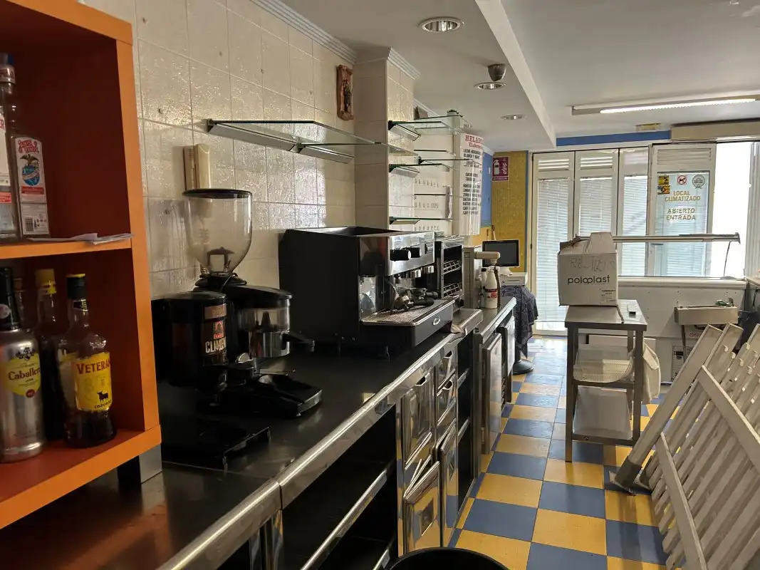 Local comercial en venda a Carrer M. Sanchis Guarner, imagen 4