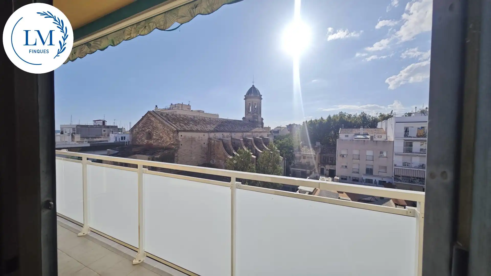 Vista exterior de Àtic en venda en Vilanova i la Geltrú amb Terrassa