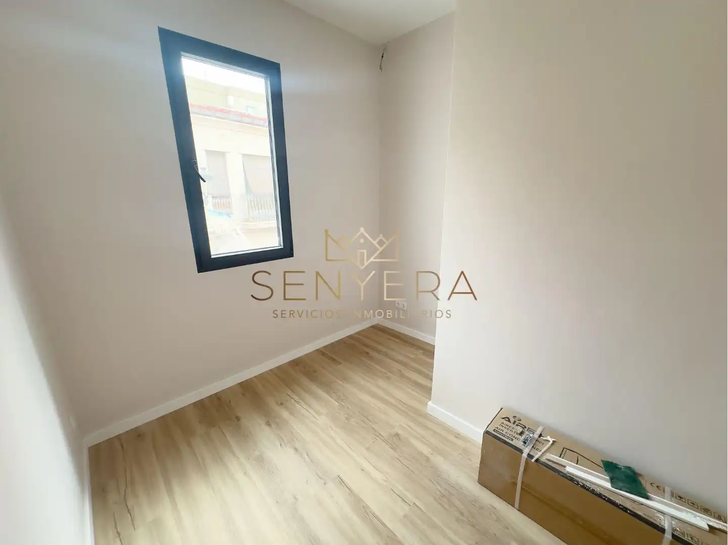 Dormitori de Casa adosada en venda en Valencia amb Aire condicionat, Parquet i Terrassa