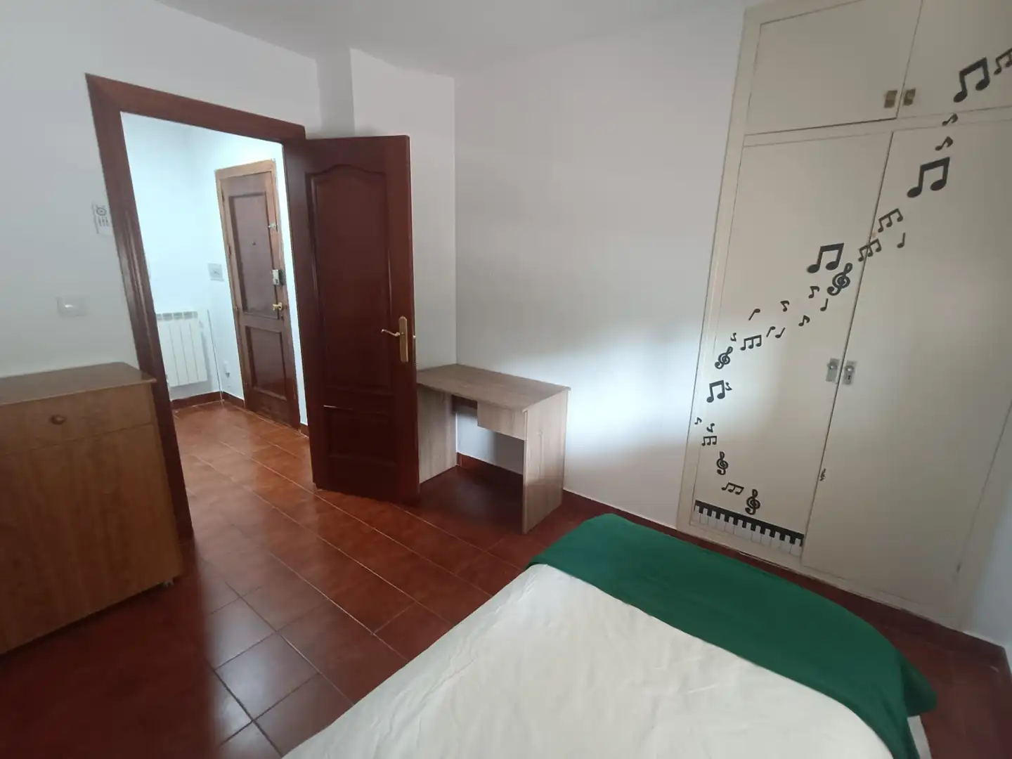 Habitación de Piso de alquiler en Granada con Aire acondicionado, Calefacción y Amueblado
