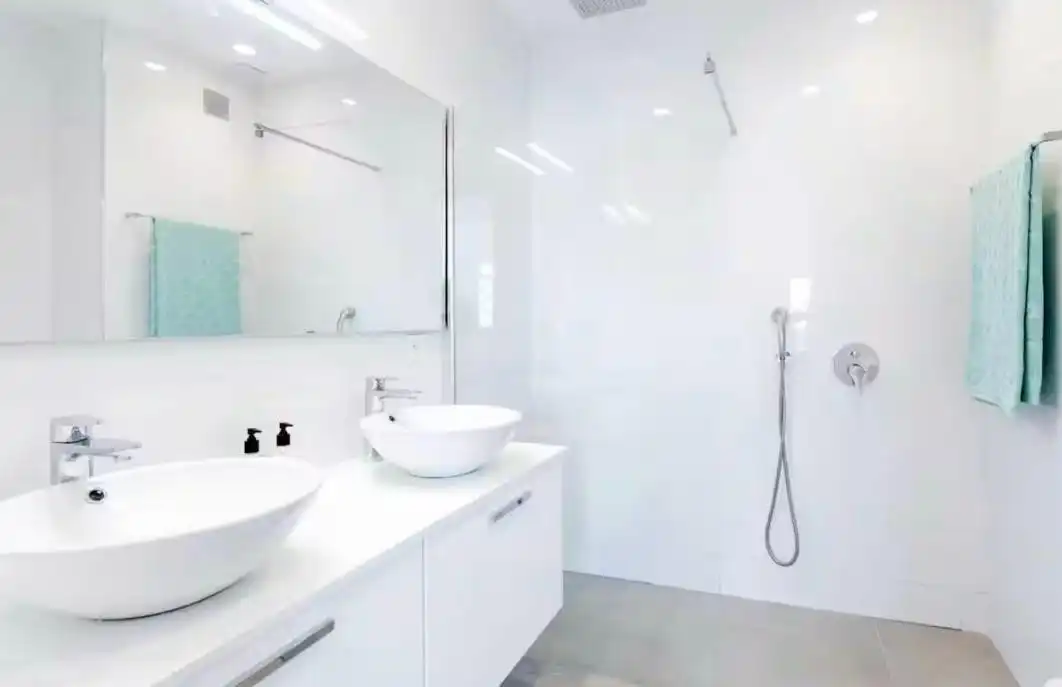 Bathroom of Apartments for rent in Marbella  with Air Conditioner, Furnished and TV