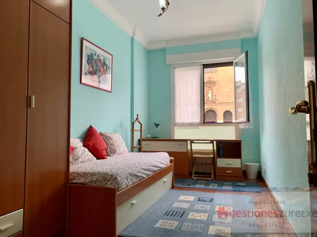 Bedroom of Flat for sale in Bilbao   with Furnished