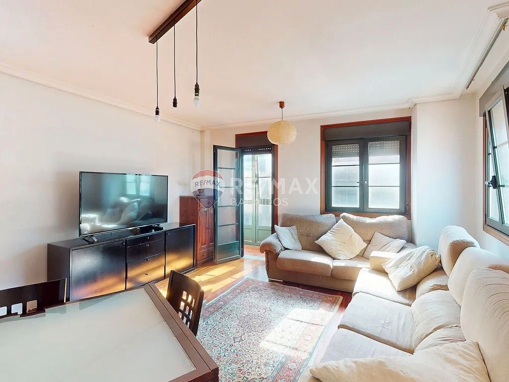 Sala d'estar de Dúplex en venda en Vigo  amb Calefacció, Parquet i Terrassa