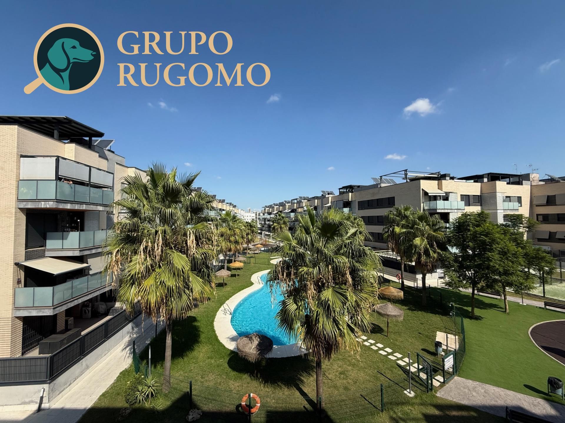 Exterior view of Flat for sale in San Juan de Aznalfarache  with Air Conditioner, Terrace and Community pool