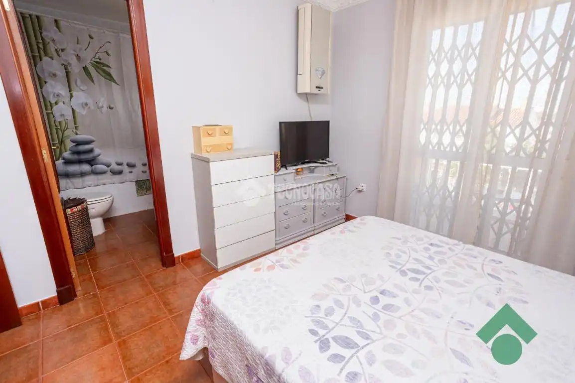 Dormitori de Casa adosada en venda en San Bernabé