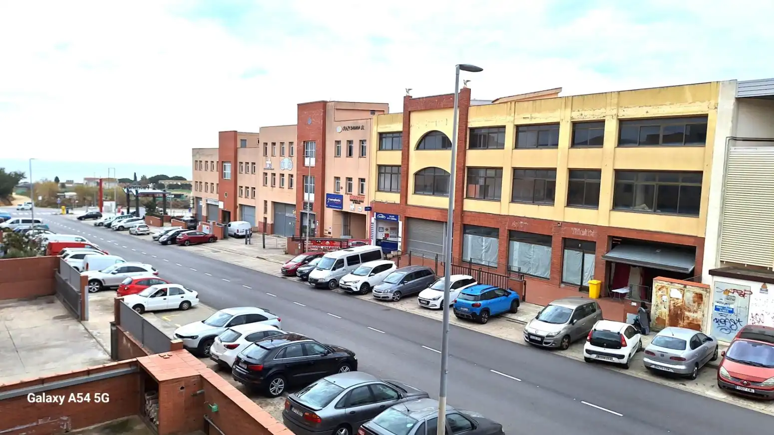 Außenansicht von Fabrikhallen zur Miete in Mataró