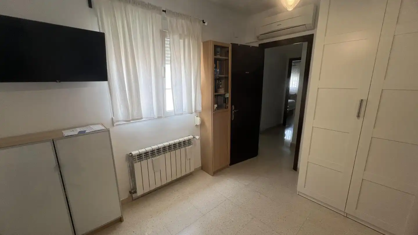 Dormitori de Casa o xalet en venda en Montequinto amb Jardí privat, Terrassa i Piscina comunitària