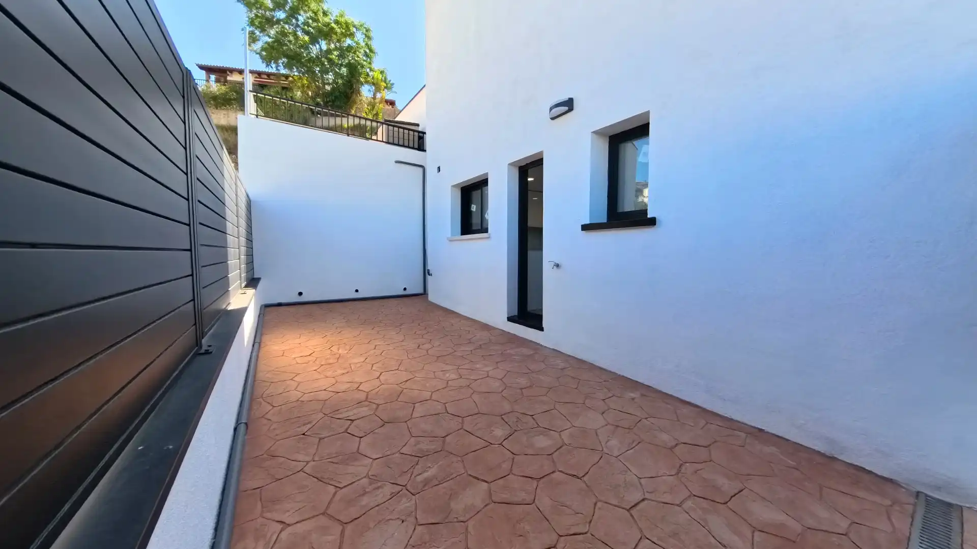 Vista exterior de Casa o xalet en venda en Calafell amb Aire condicionat, Calefacció i Jardí privat