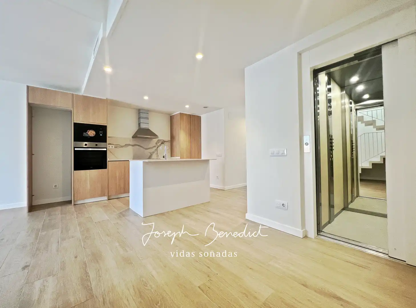 Attic for rent in Centre