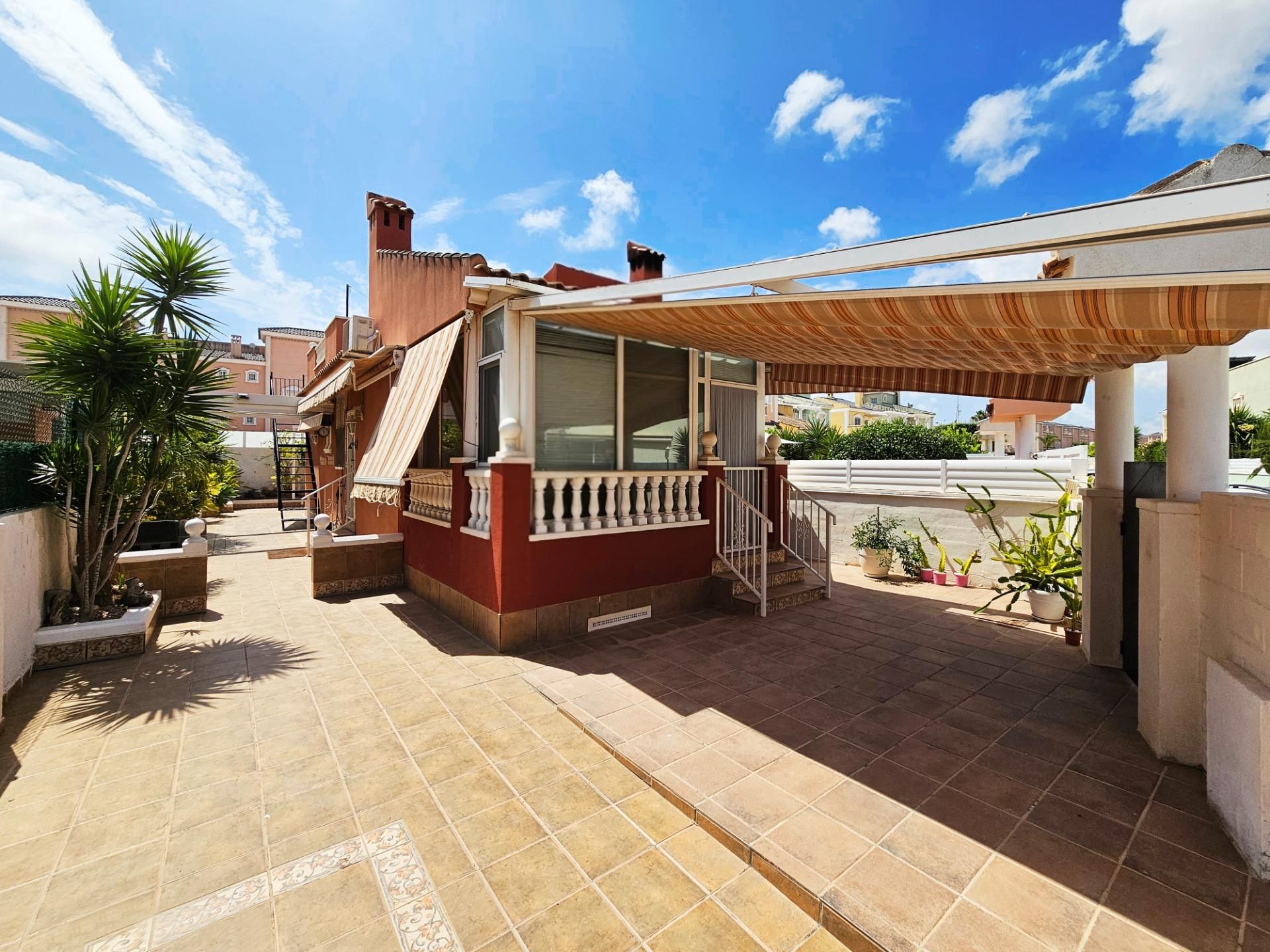 Terrassa de Casa o xalet en venda en Santa Pola amb Aire condicionat, Calefacció i Jardí privat
