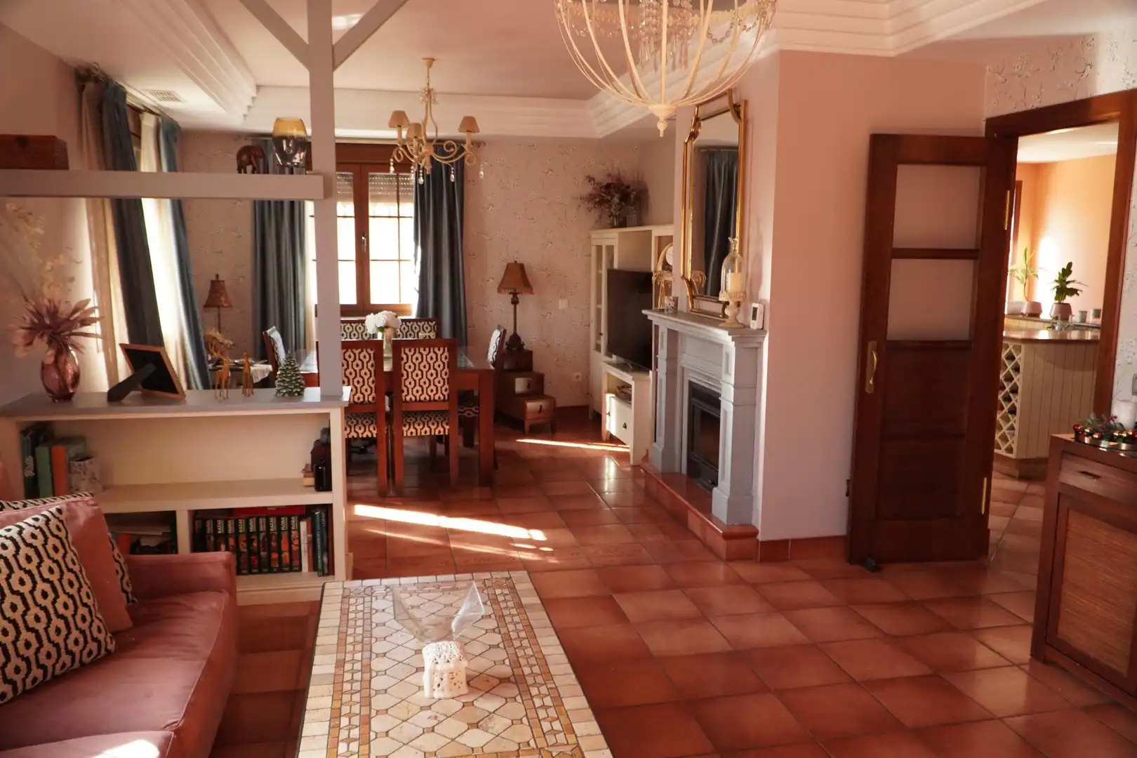 Sala d'estar de Casa o xalet en venda en Dos Hermanas amb Aire condicionat, Calefacció i Jardí privat