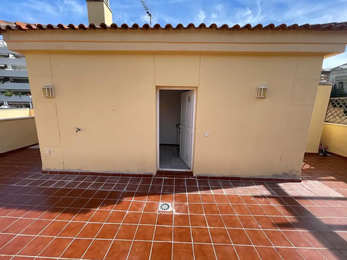 Terrasse von Dachboden zum Verkauf in Benalmádena mit Klimaanlage, Möbliert und Gemeinschaftspool