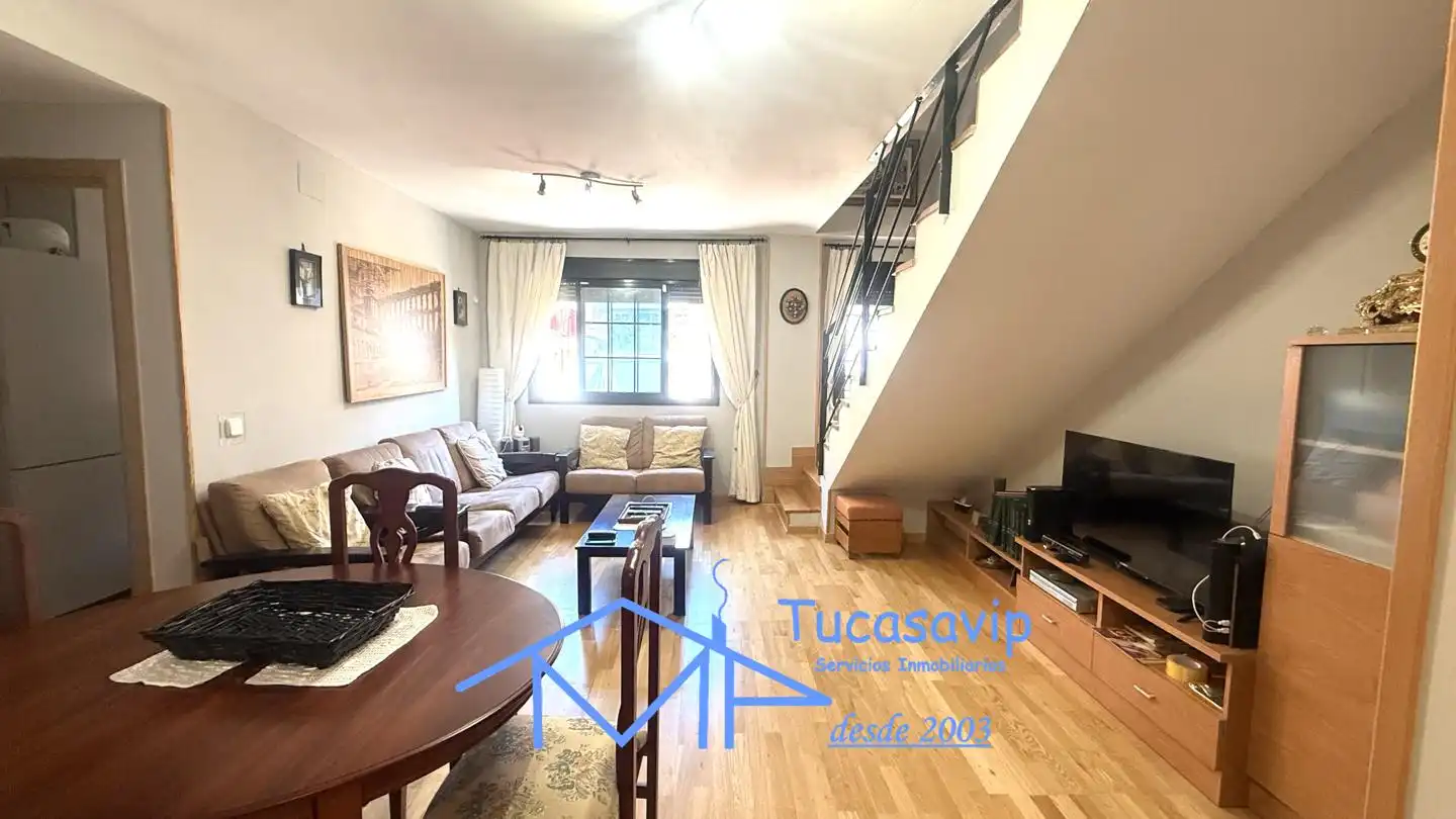 Sala de estar de Dúplex en venta en El Hoyo de Pinares  con Calefacción y Amueblado