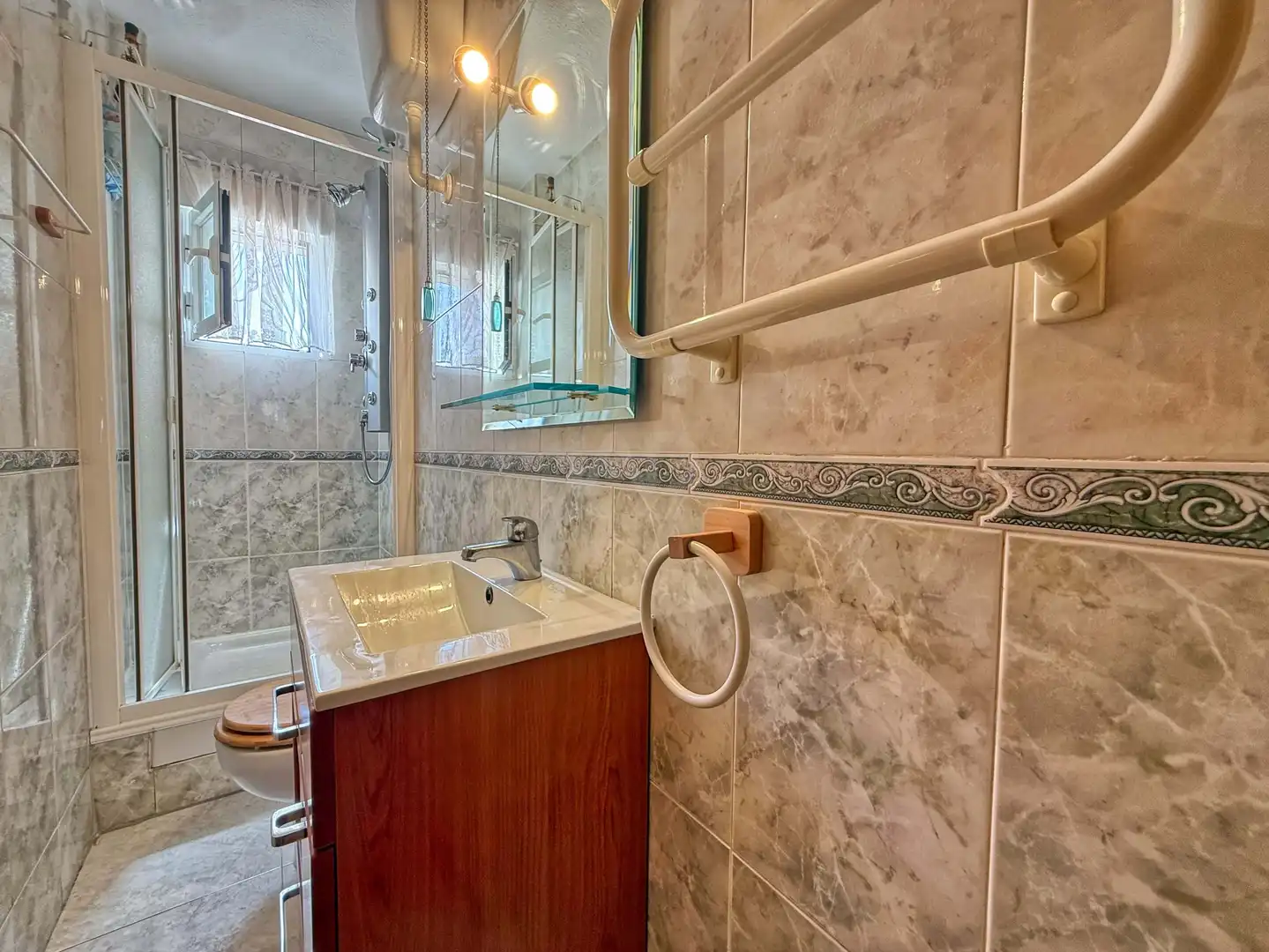 Bathroom of Flat for sale in Madrid  with Air Conditioner, Heating and Terrace