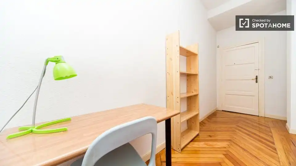 Room in Universidad - Malasaña