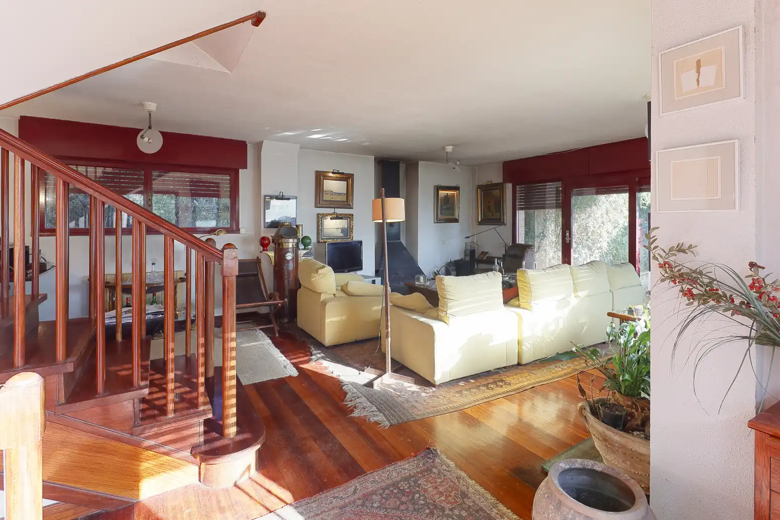 Sala d'estar de Casa o xalet en venda en Gijón  amb Calefacció, Jardí privat i Parquet