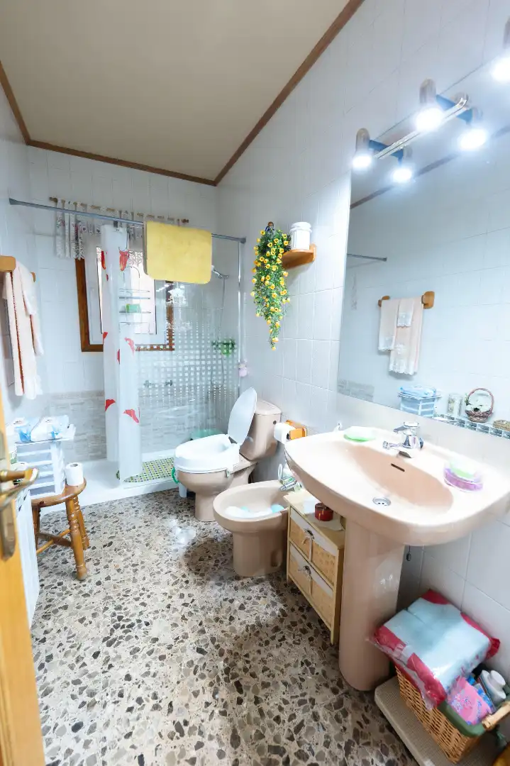 Baño de Casa adosada en venta en Vilanova del Camí con Aire acondicionado, Calefacción y Terraza
