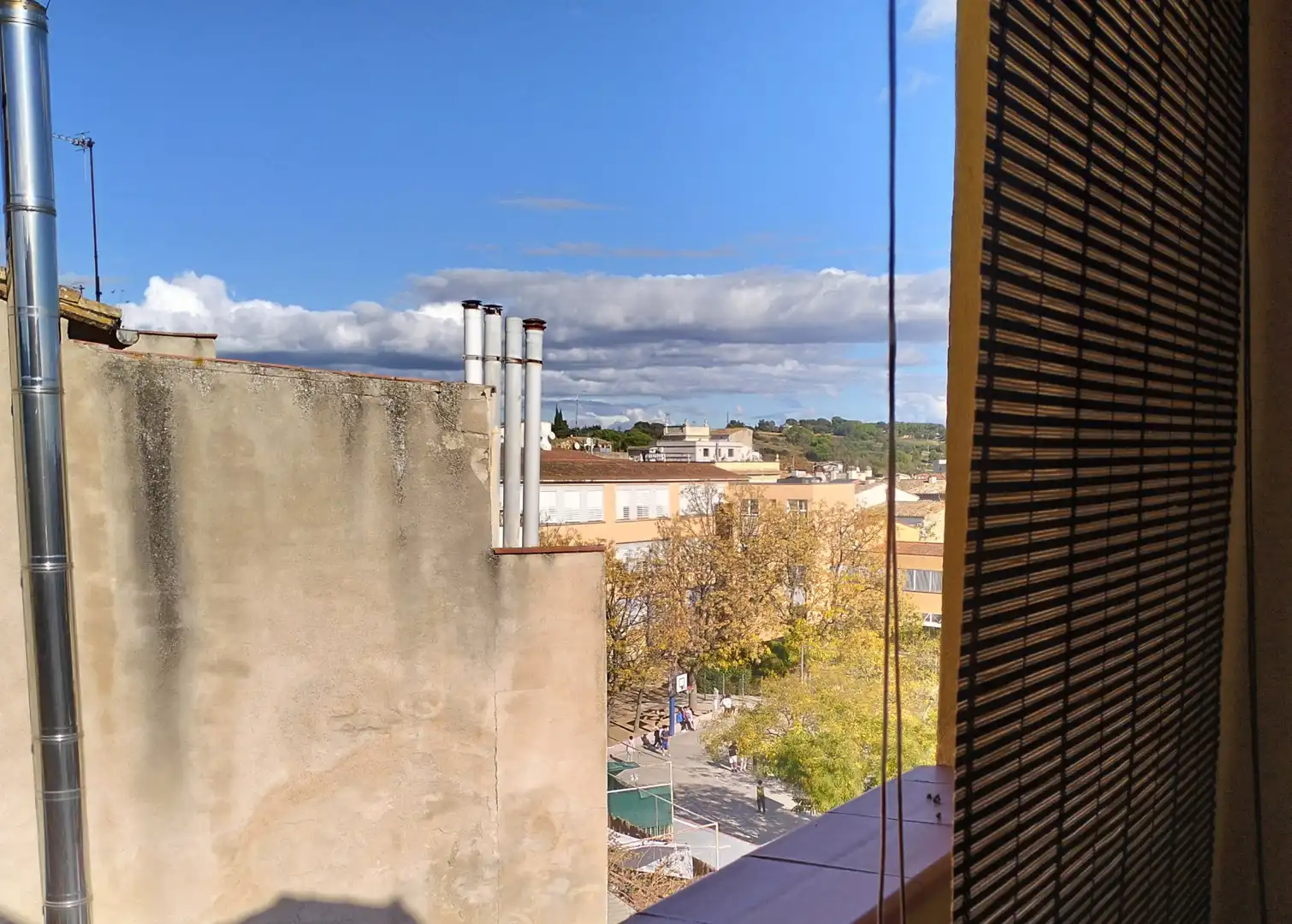 Vista exterior de Ático en venta en Banyoles con Aire acondicionado, Parquet y Terraza