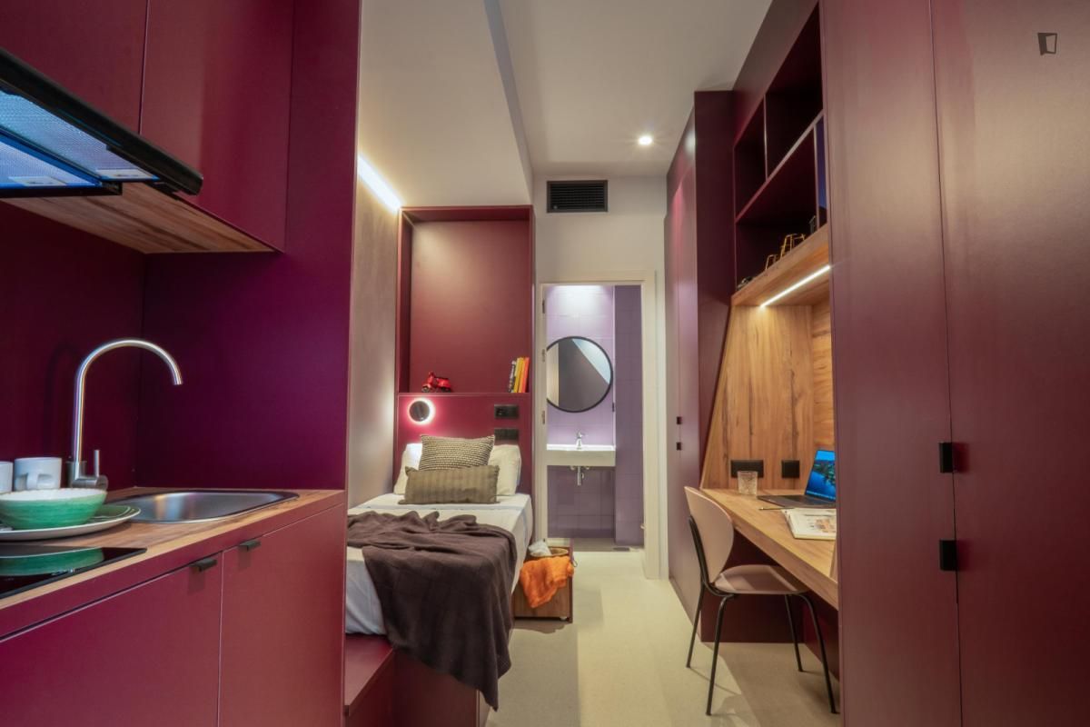 Habitación de Piso de alquiler en  Sevilla Capital con Piscina y Amueblado