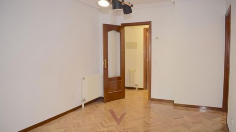 Foto 4 von Wohnung zur Miete in Castrotorafe, 5, Capuchinos - Glorieta - Ciudad Jardín, Salamanca Capital