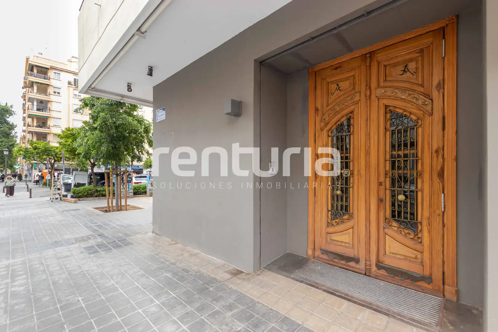 Vista exterior de Local de alquiler en Valencia con Terraza