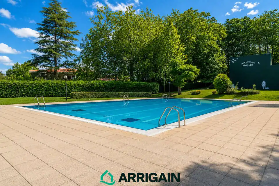 Schwimmbecken von Wohnung zum Verkauf in Irun  mit Heizung, Privatgarten und Abstellraum