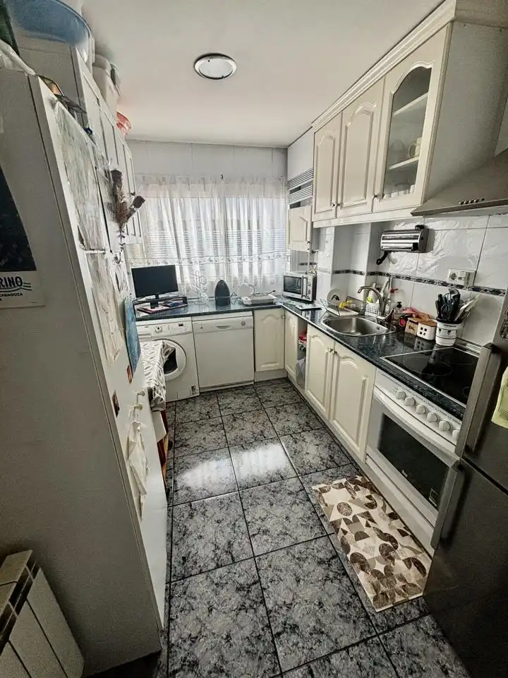 Kitchen of Flat for sale in Zaragoza  with Air Conditioner, Heating and Balcony