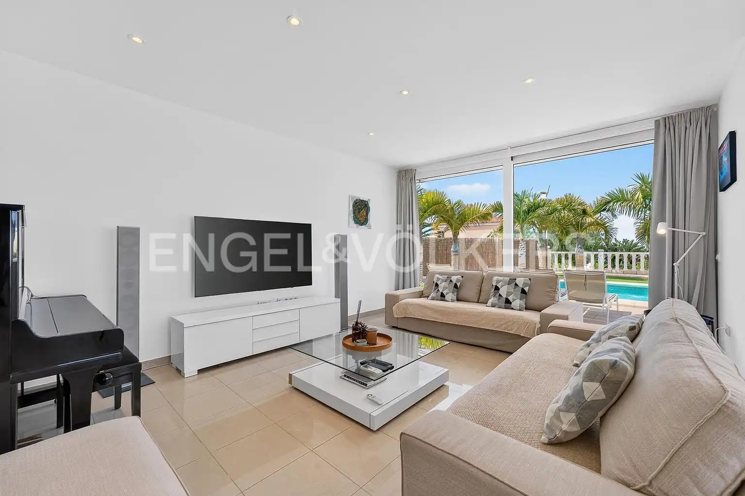 Living room of Houses for sale in Adeje  with Air Conditioner, Terrace and Swimming Pool