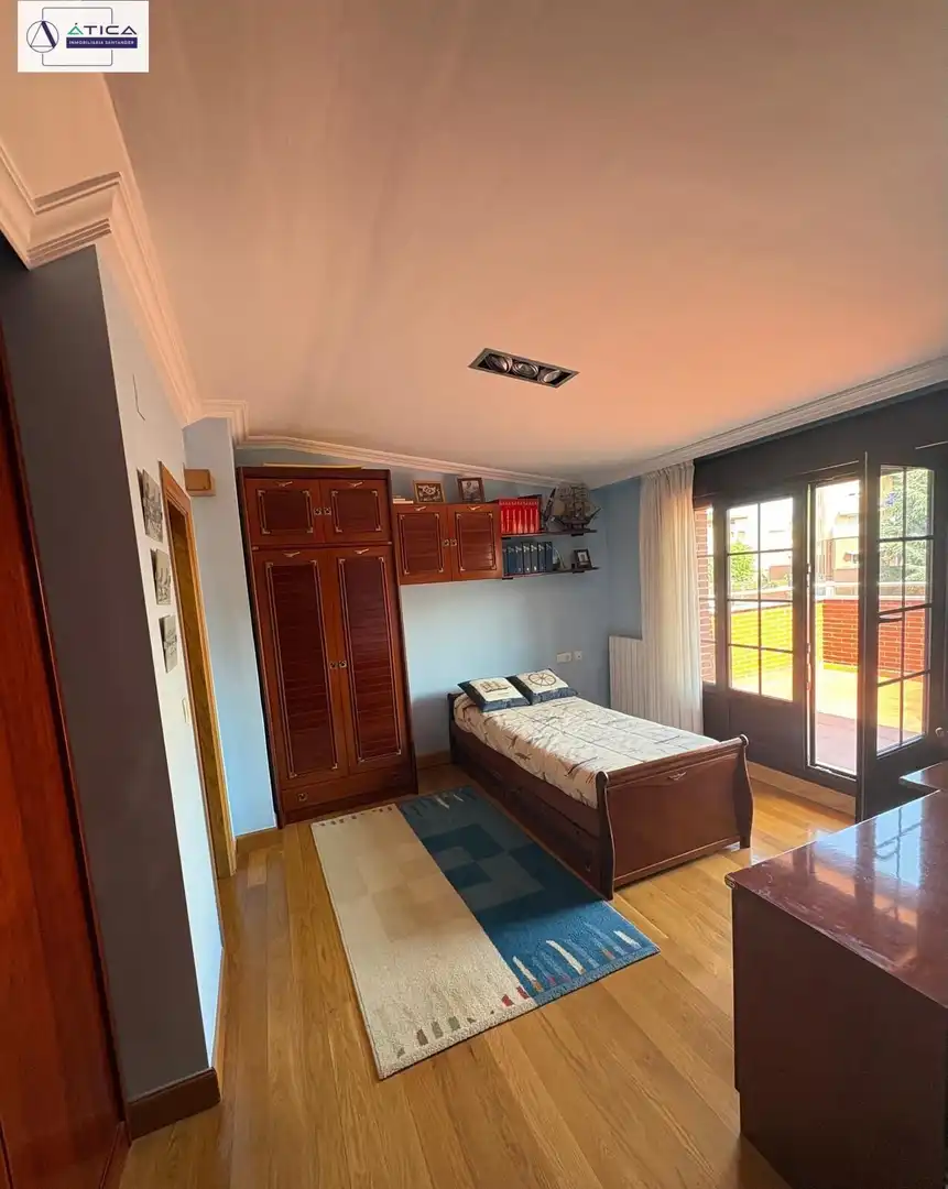 Dormitori de Casa adosada en venda en Castro-Urdiales amb Aire condicionat, Calefacció i Jardí privat