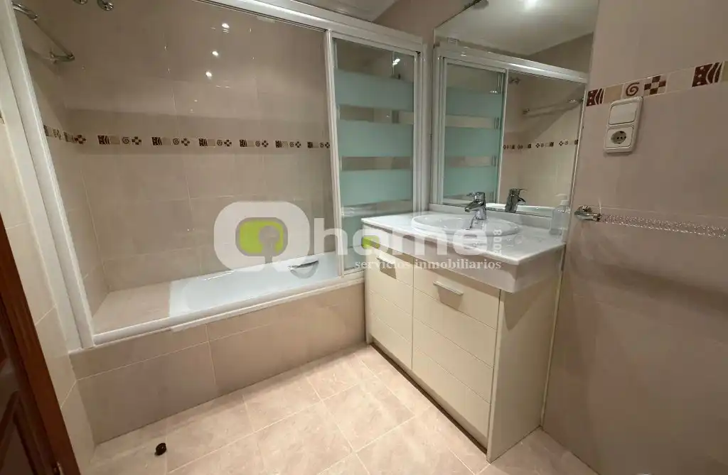 Bathroom of Flat for sale in Zamora Capital   with Air Conditioner, Heating and Parquet flooring