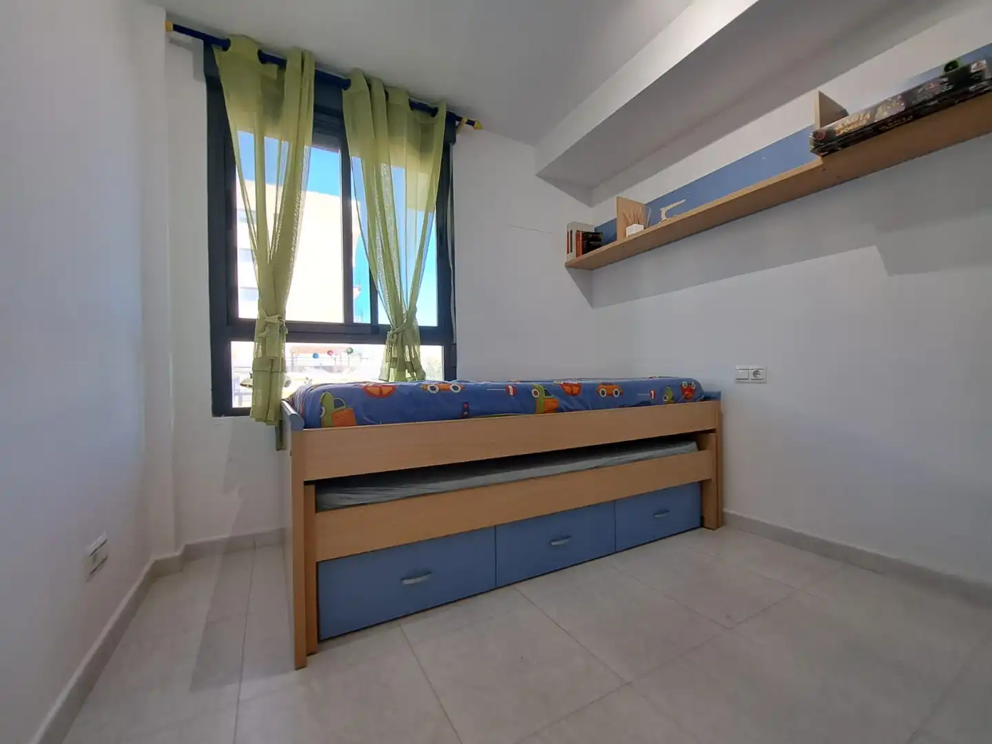Dormitori de Apartament en venda en Moncofa amb Aire condicionat, Terrassa i Moblat