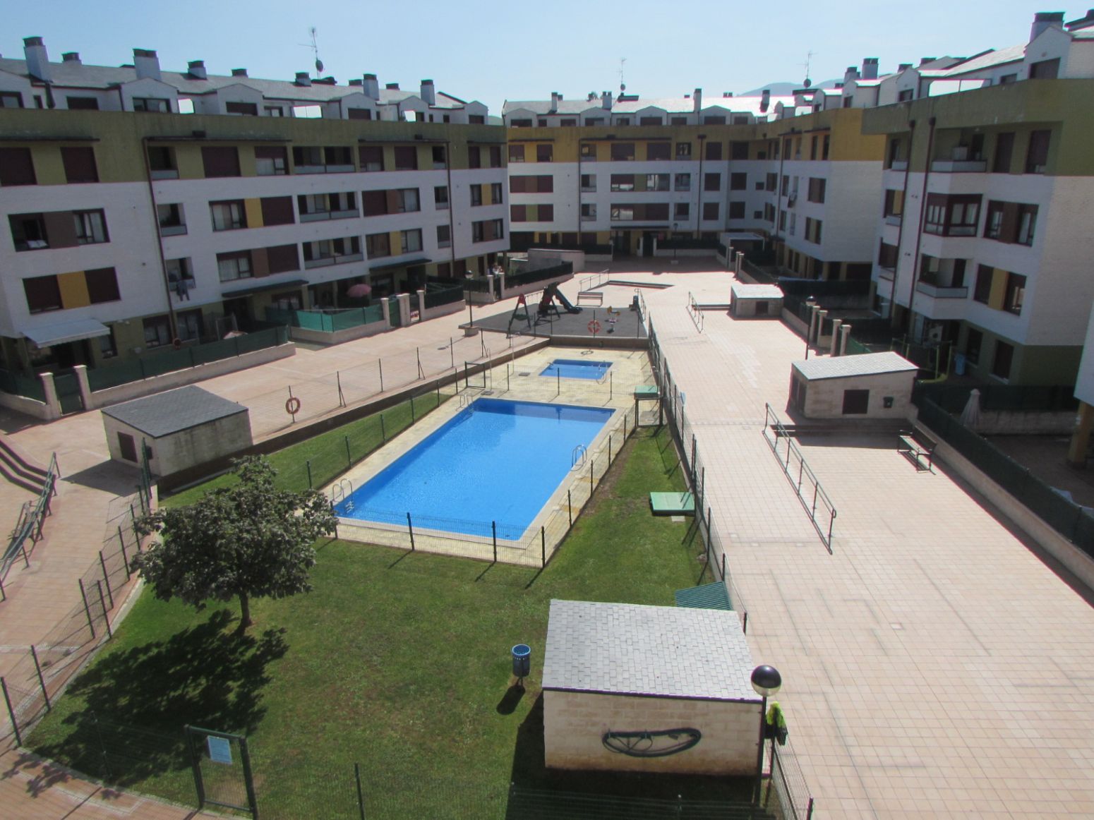 Schwimmbecken von Wohnung zum Verkauf in Entrambasaguas mit Heizung, Privatgarten und Parkett