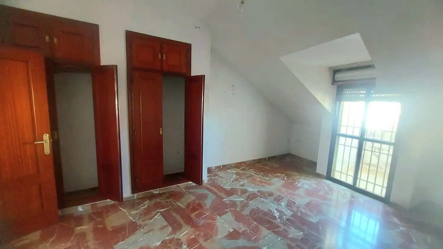 Habitación de Dúplex en venta en Jaén con Aire acondicionado, Trastero y Balcón