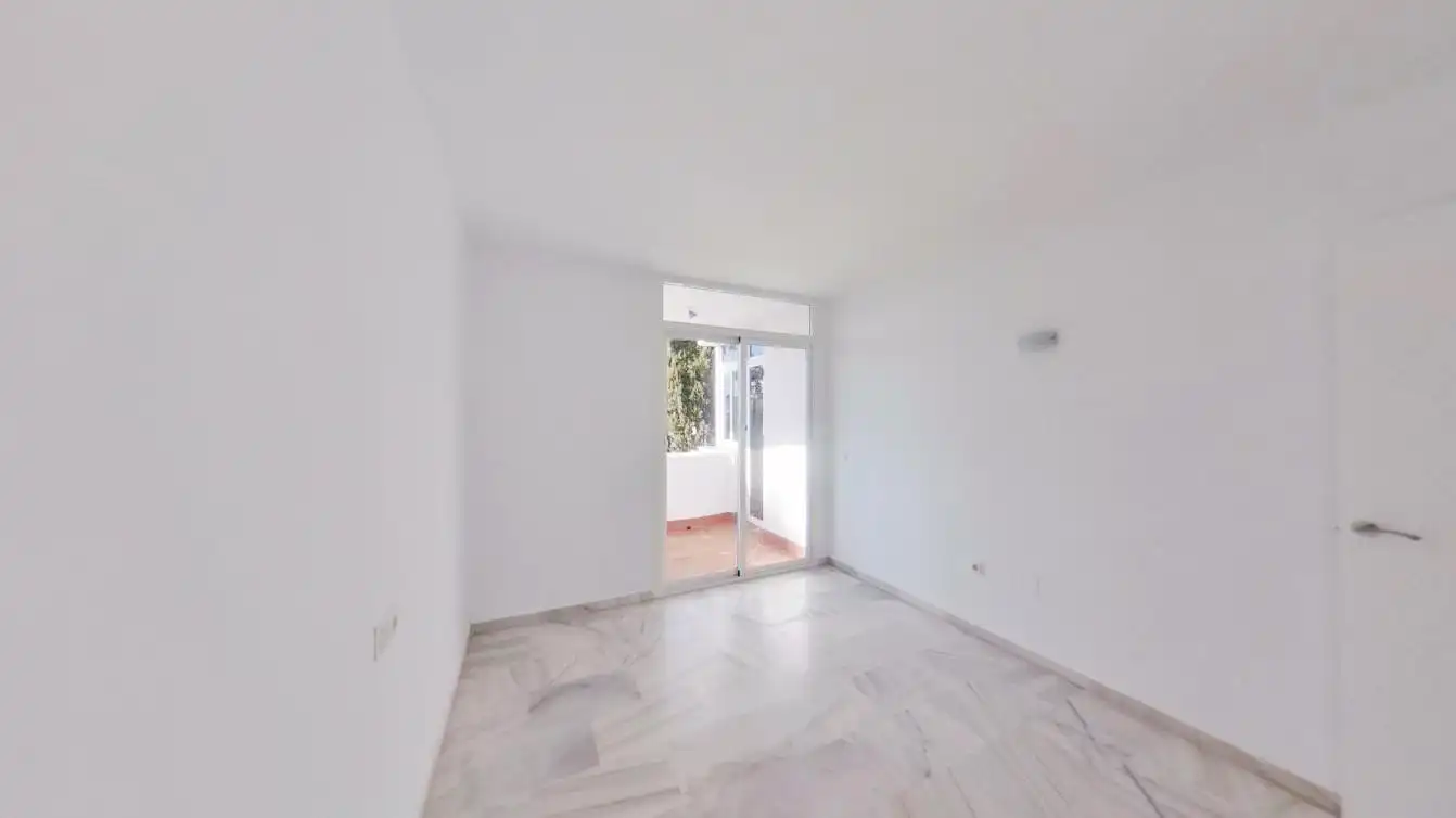 Piso en venta en Av España de Calahonda , Calahonda