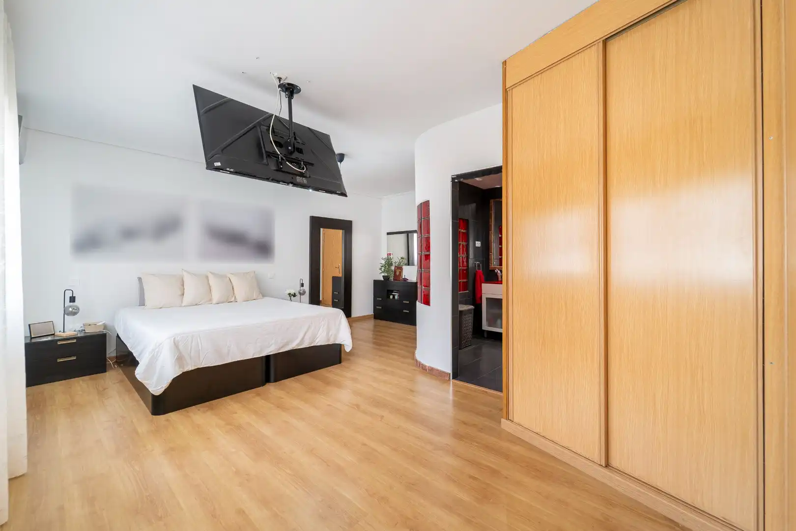 Habitación de Casa adosada en venta en Casarrubios del Monte con Aire acondicionado, Calefacción y Jardín privado