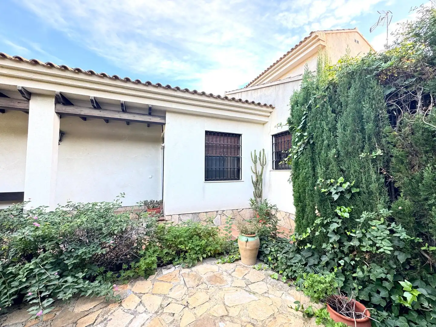 Exterior view of Houses for sale in Mutxamel  with Air Conditioner, Private garden and Terrace