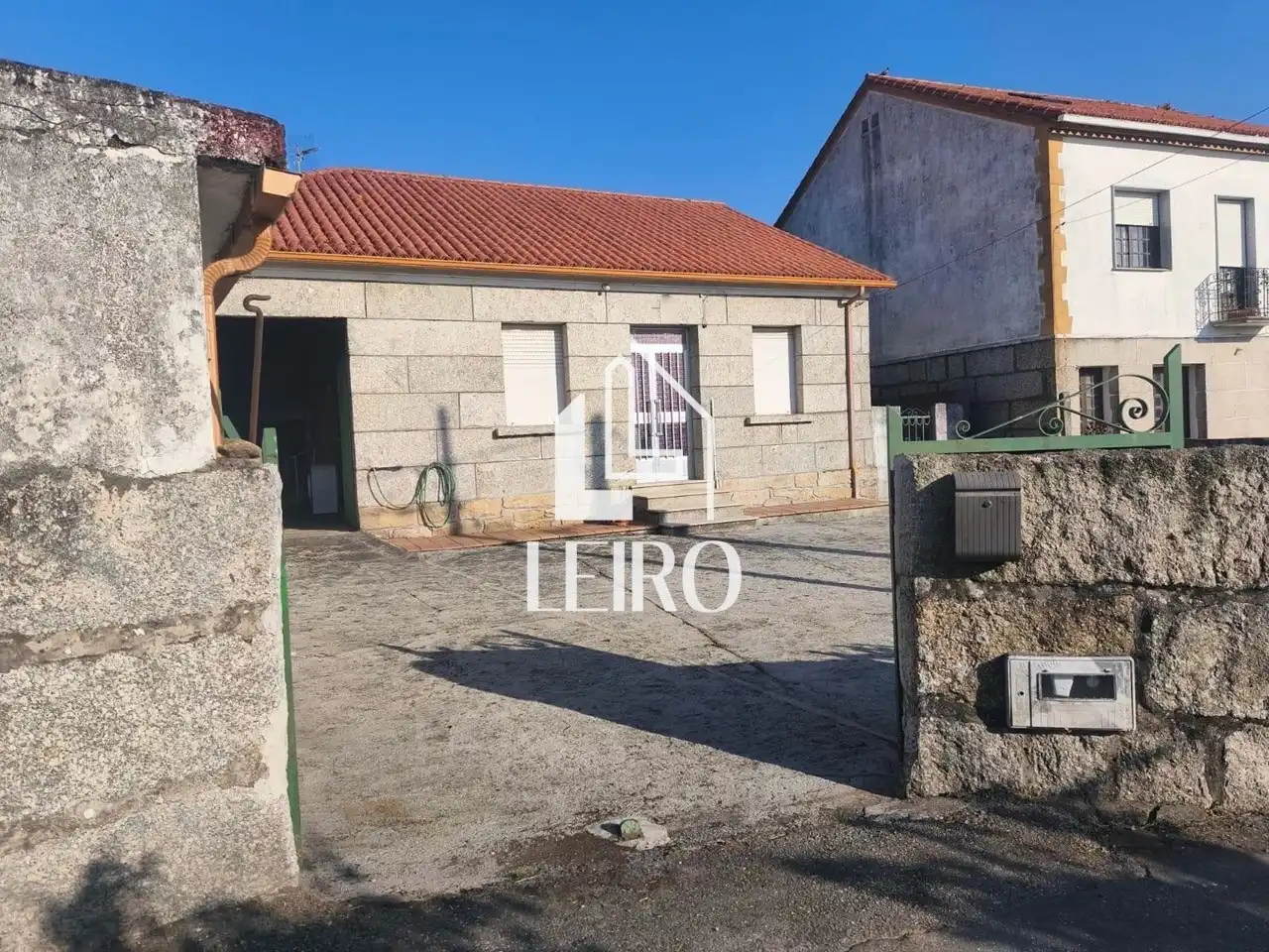 Vista exterior de Finca rústica en venda en Vilanova de Arousa amb Calefacció, Jardí privat i Traster
