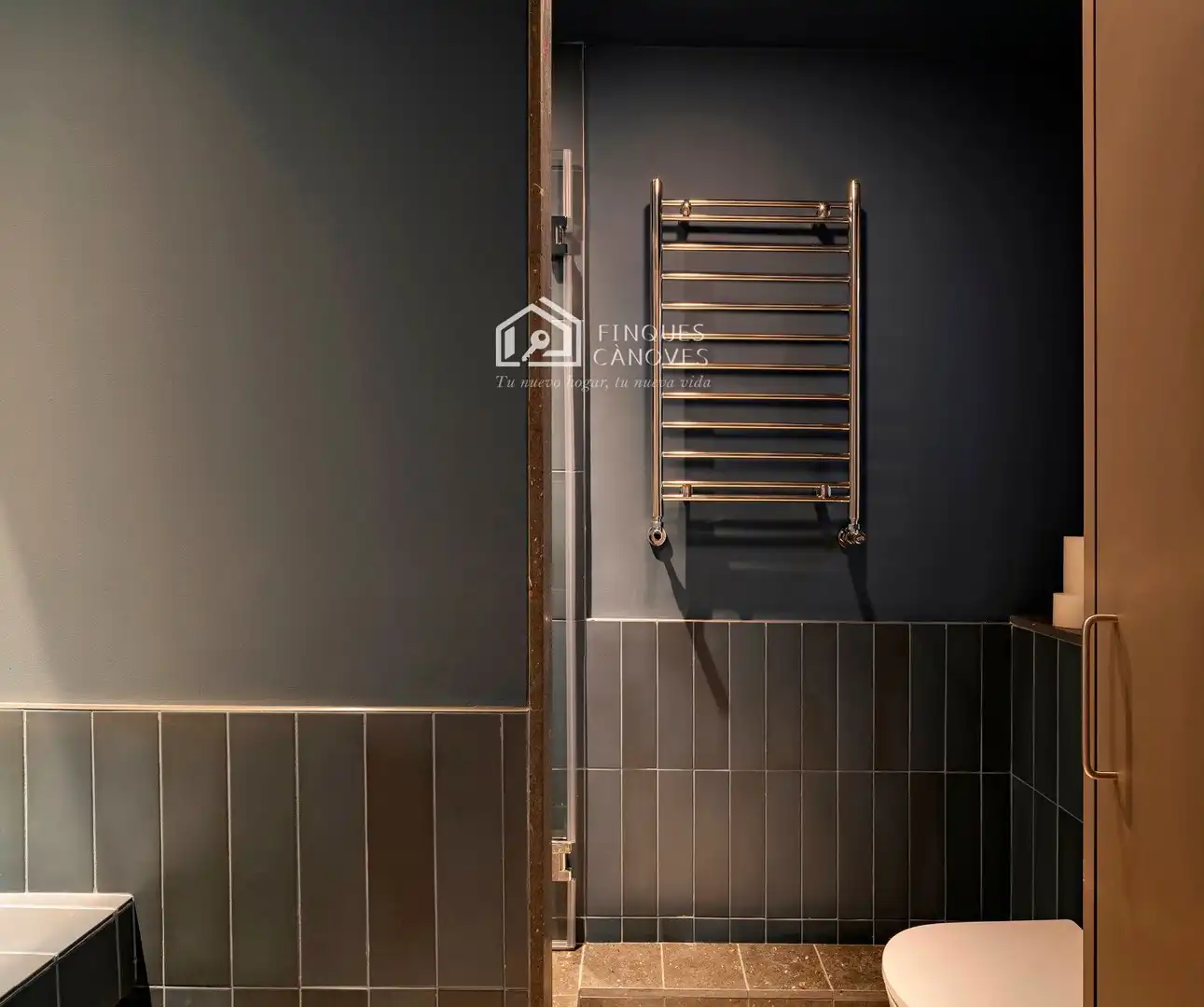 Bathroom of Flat for sale in Girona  with Air Conditioner, Heating and Terrace