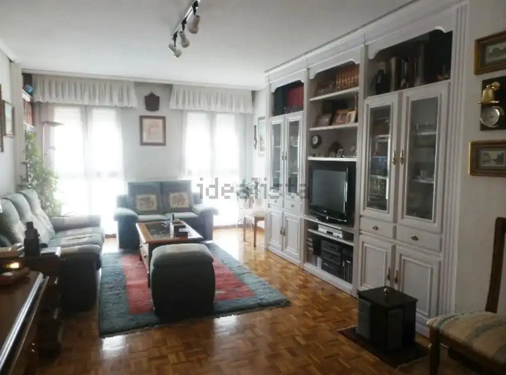 Sala d'estar de Pis en venda en Santander amb Calefacció, Parquet i Traster