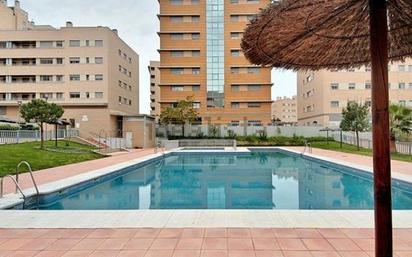 Piscina de Apartament de lloguer en  Granada Capital amb Piscina, Moblat i Forn
