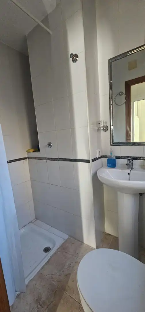 Bany de Pis de lloguer en Granada amb Balcó