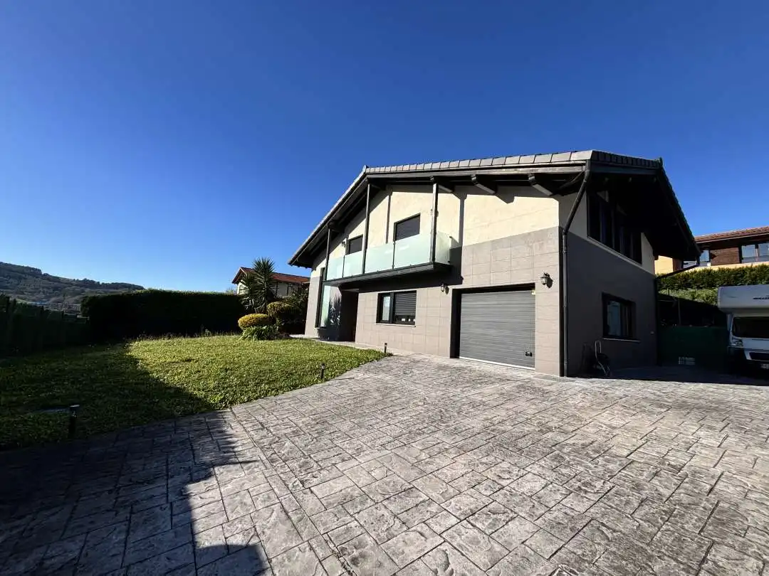 Außenansicht von Haus oder Chalet zum Verkauf in Gorliz mit Heizung, Privatgarten und Terrasse