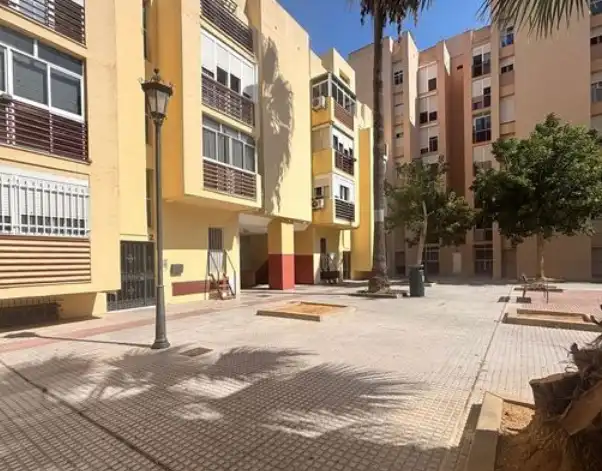 Piso con terraza en venta en Plaza de las Salinas 3, imagen 2
