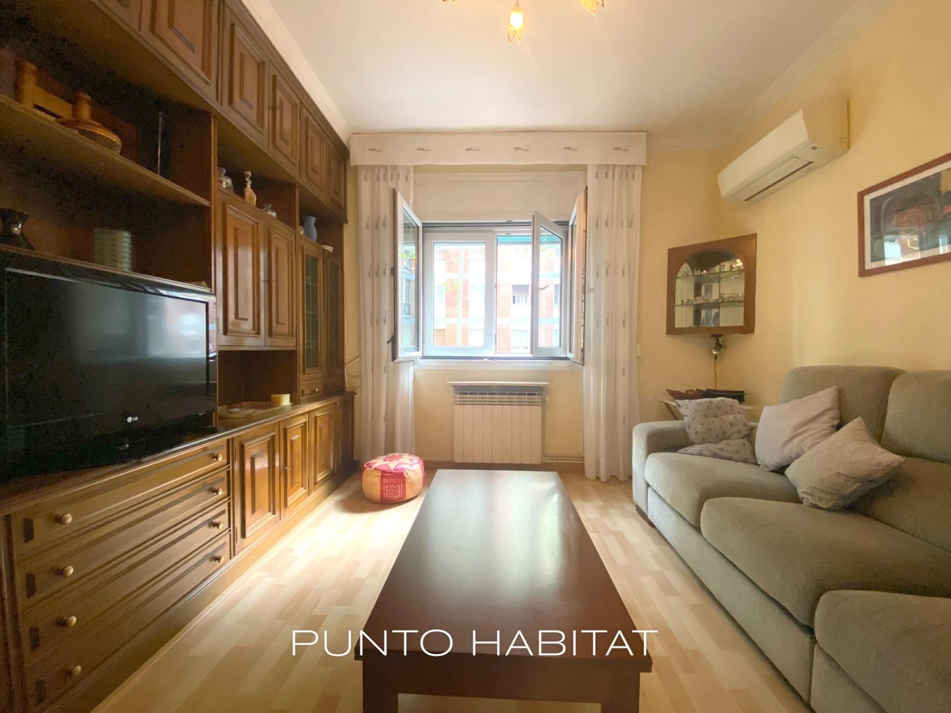 Living room of Flat to rent in  Barcelona Capital  with Air Conditioner, Heating and Parquet flooring
