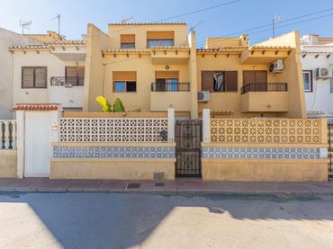 Duplex with balcony for sale in Los Balcones - Los Altos